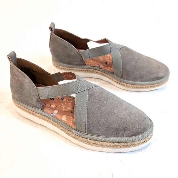 Gray Women's Casual Slip-On Shoes - Picture 1 of 10